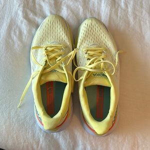 Women’s Hoka One One Clifton 8 Shoes